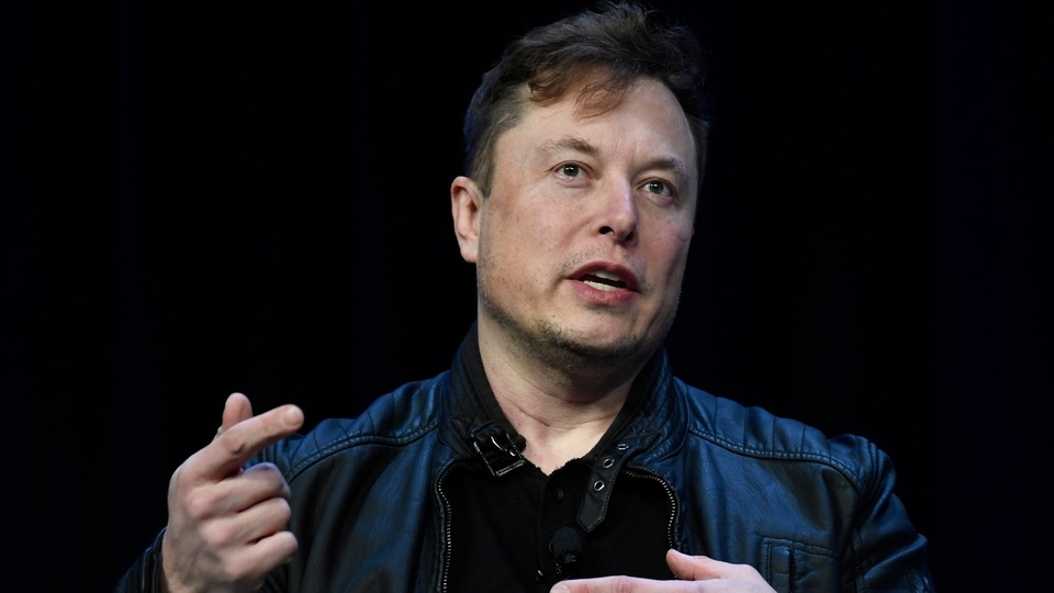 Elon Musk pitched bankers on the idea of new business models for the service during conversations last month to line up financing for the deal. Elon Musk