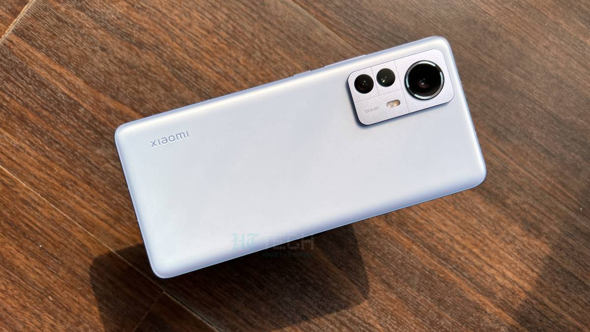The Xiaomi 12 Pro relies on the Snapdragon 8 Gen 1 chip that powers almost all of 2022's Android flagships in India. The phone gets a Gorilla Glass 5 rear panel, Gorilla Glass Victus on the front, and a metal frame holding them together. Xiaomi 12 Pro
