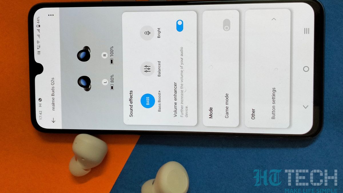 Realme Buds Q2s supports Realme Link app.