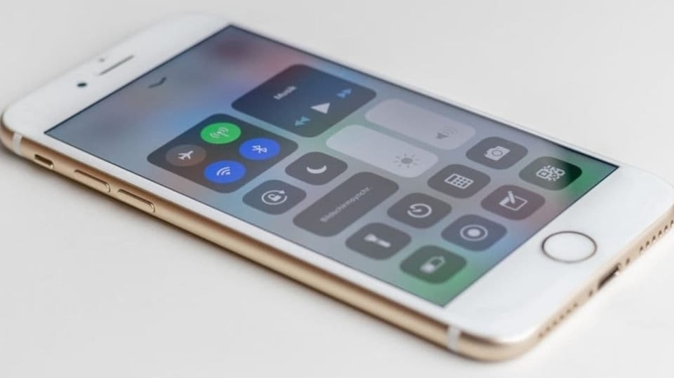 iPhone tips and tricks: This secret trick will let you change the iPhone 13 rotation lock without even touching the display. Know how to do it.
