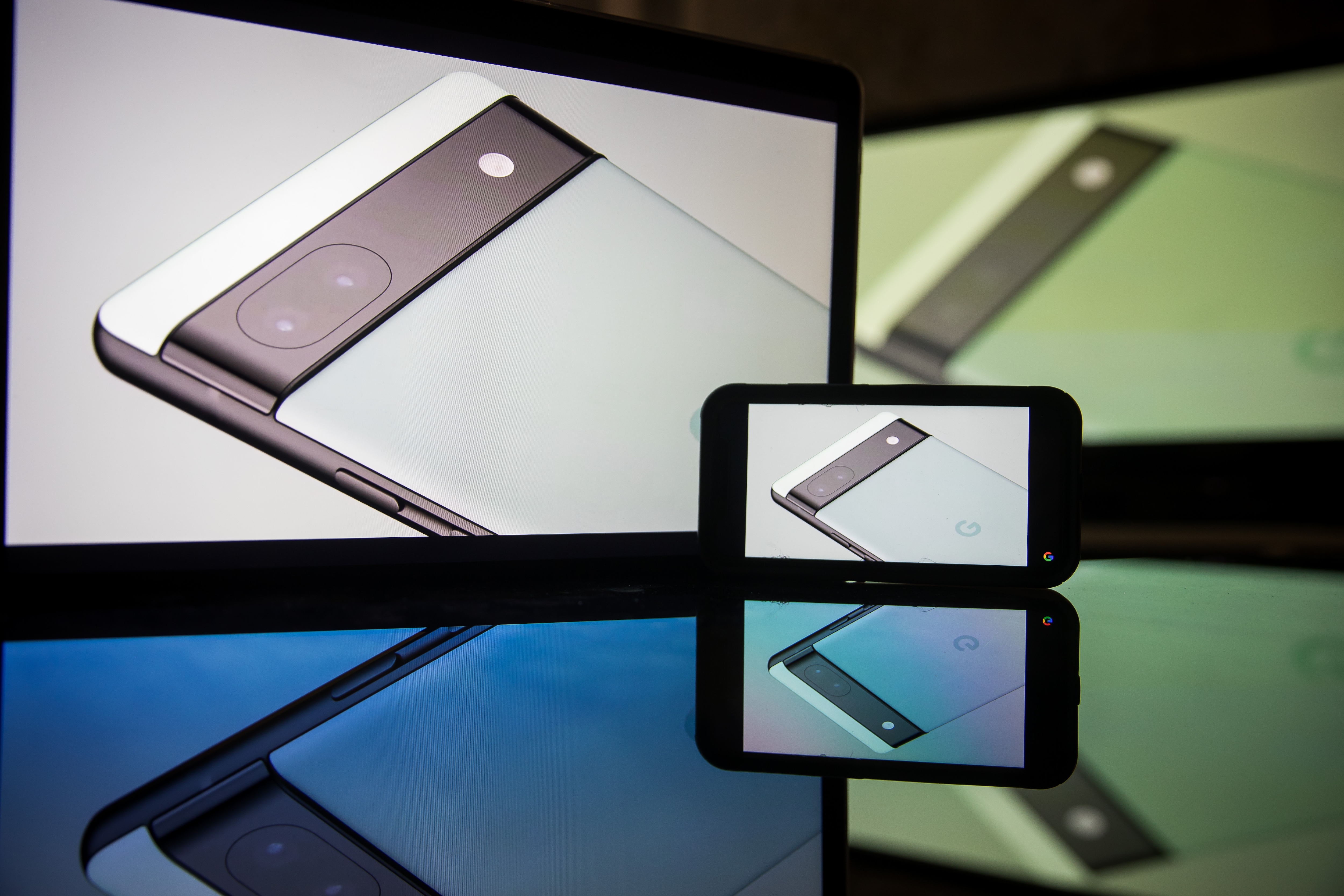The USP of Google smartphones is the excellent camera that they pack, and the Pixel 6a continues this trend. The Pixel 6a has dual-camera setup at the back with a 12.2-megapixel wide-angle camera with a Sony IMX363 sensor and 12-megapixel ultra-wide camera with Sony IMX386 sensor. Google Pixel 6a