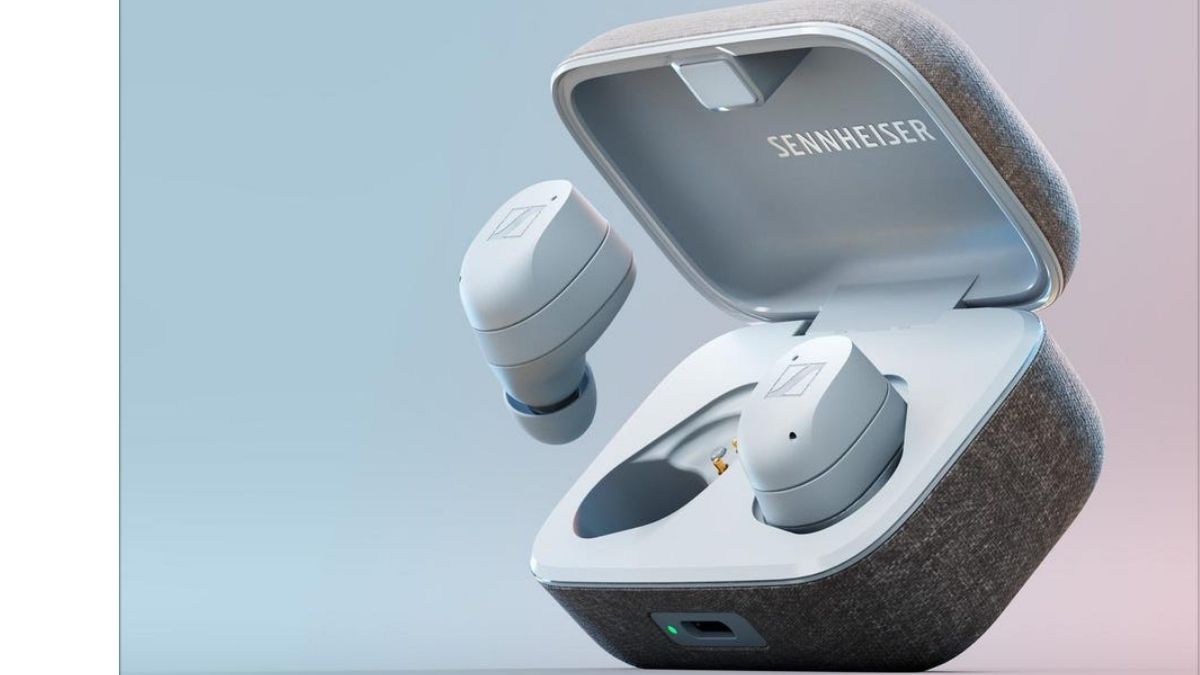 In terms of battery, the Sennheiser MOMENTUM True Wireless 3 offers 7 hours of audio playback which can be extended up to 28 hours with the charging case. Sennheiser