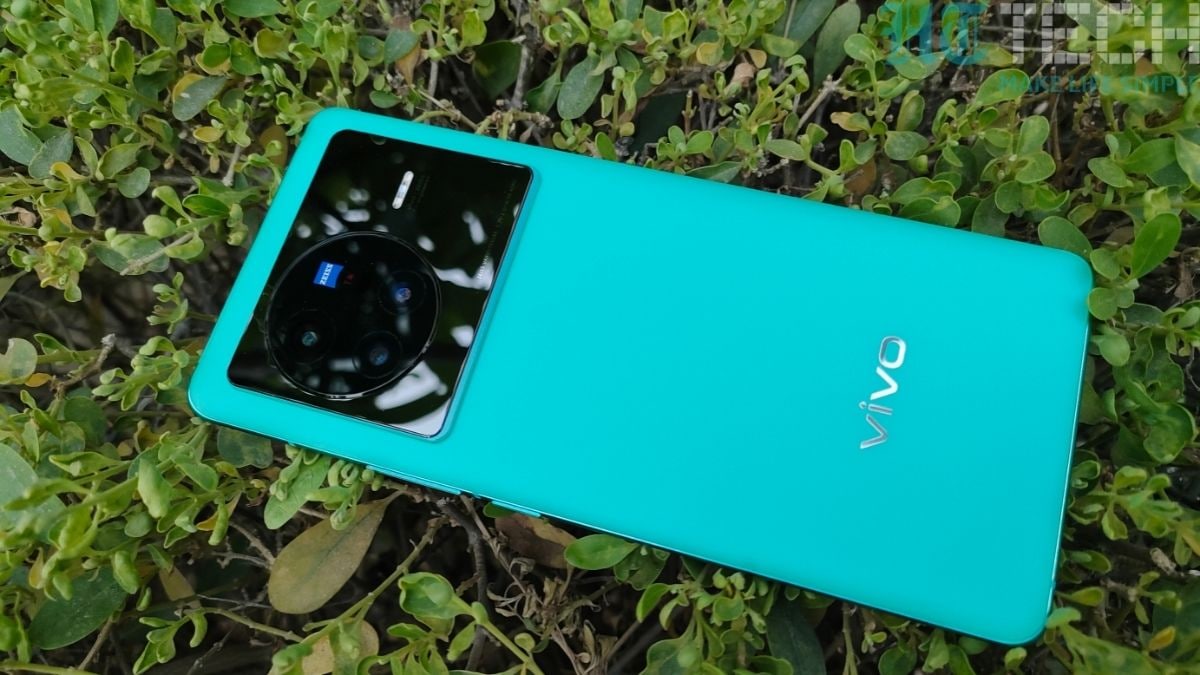 The device ships a triple camera setup on the back with a 50MP primary camera with an f/1.8 aperture and OIS, a 12MP ultra-wide camera and a 12MP telephoto camera with 2x optical zoom and Gimbal stabilization. The rear camera supports 4K UHD video recording at up to 60FPS. On the front, the phone get a 32MP selfie camera.