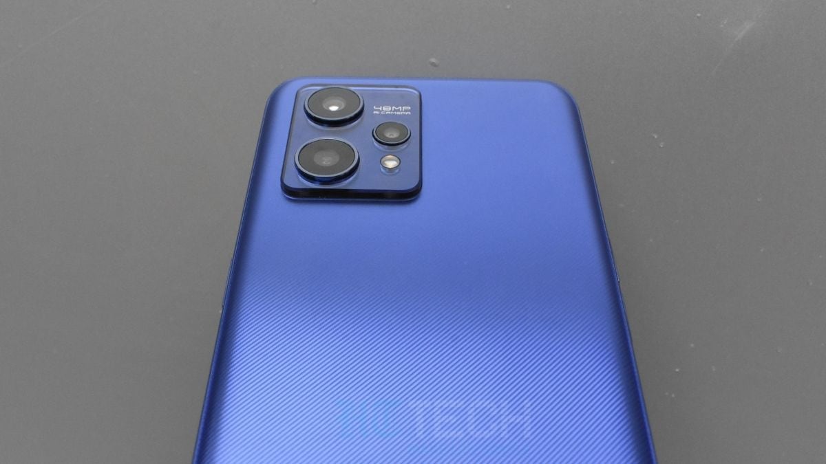 Realme Narzo 50 5G Pro doesn’t only offer good gaming performance but manages to bring detailed and bright photos in daylight with its 48MP primary camera coupled with an 8MP wide-angle and a 4cm Macro lens. In front, it brings a 16MP selfie camera. For overall performance, you have to wait for the full review. Realme Narzo 50 5G Pro