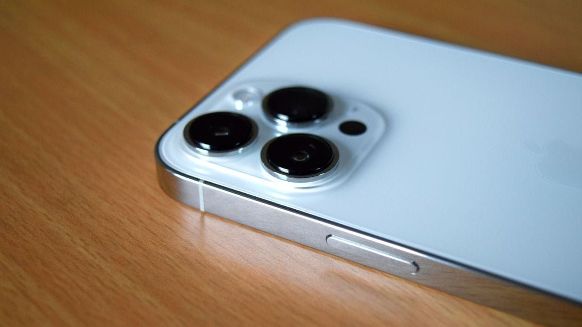 Gurman's leak further revealed that besides the new apps, there will be a new update regarding notifications and health-tracking features.