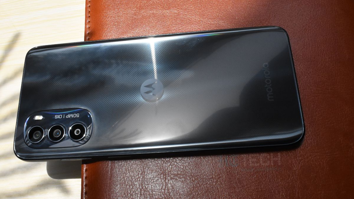 Motorola launched Moto G82 5G in two variants - 6GB RAM and 128GB storage priced at Rs. 21,499 and another with 8GB RAM and 128GB storage which comes with a price tag of Rs. 22,999. Though, SBI customers can get an initial introductory discount of Rs. 1,500 starting from June 14. For more details on phone's performance, stay tuned! Moto G82 5G