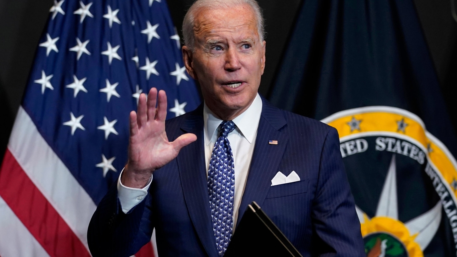 Biden applauded Apple Inc. store workers near Baltimore for voting for union. Biden applauded Apple Inc. store workers near Baltimore for voting for union.