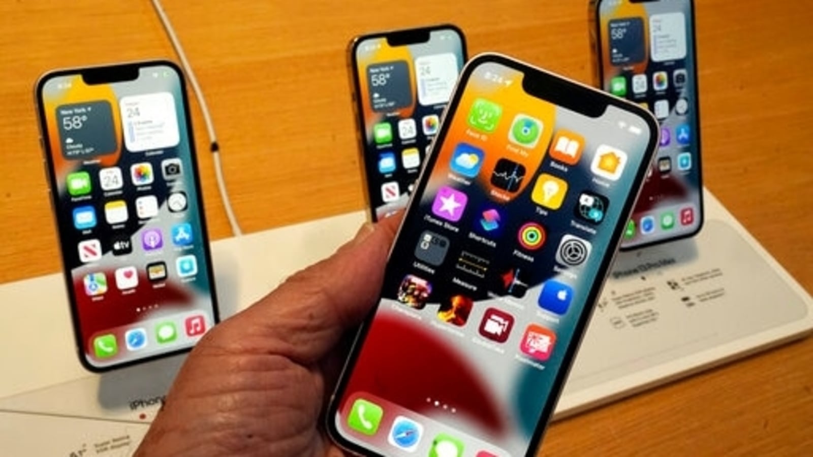 This trick will let you send texts secretly on your iPhone! iPhone 13