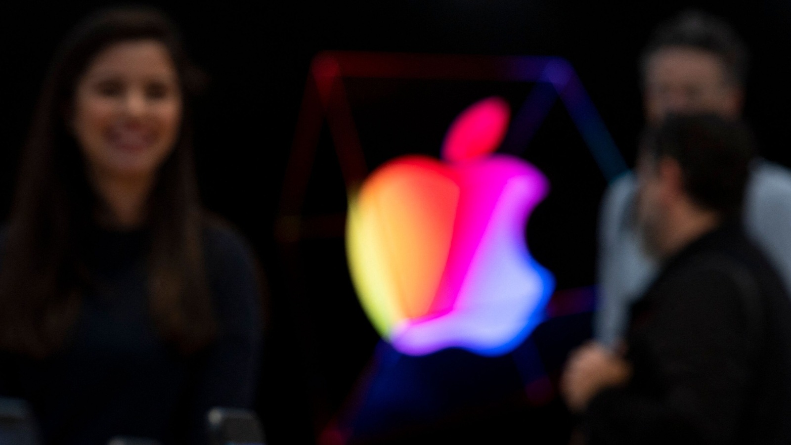 Gadgets like Apple AirTags use a wireless connection to notify users when they leave their current location. AirTags