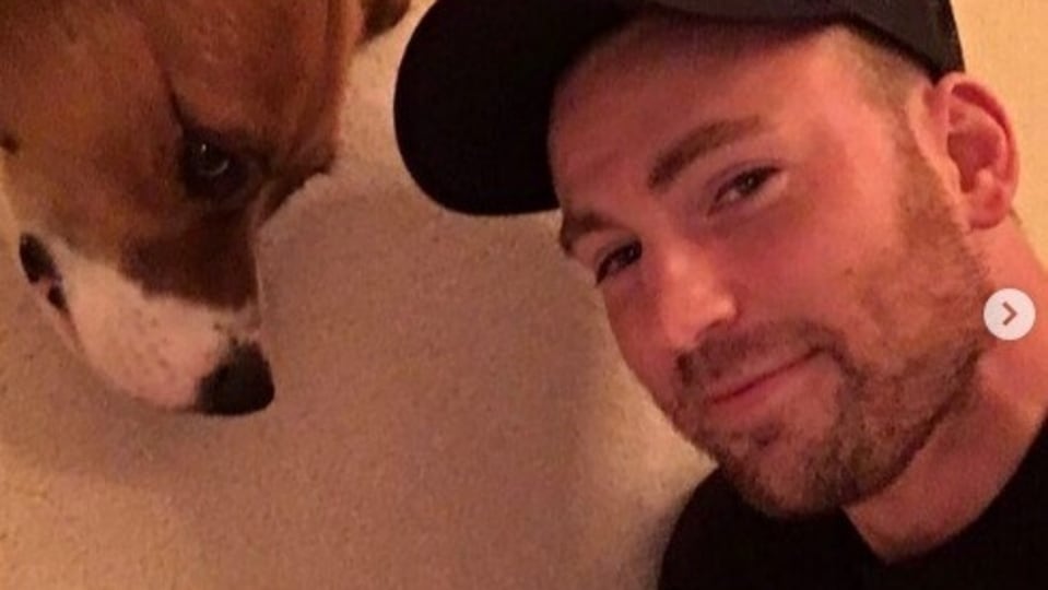 Chris Evans penned a note for his iPhone 6S as he moves to a newer iPhone!