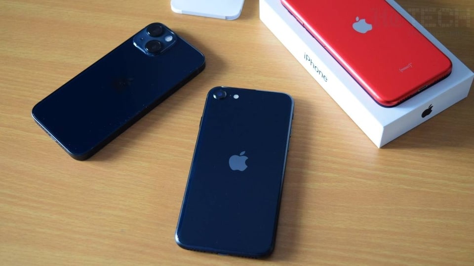 Apple iPhone 13 mini and iPhone 12 mini price cuts on Flipkart announced. Check the effective prices and deal to get it at the best rates.
