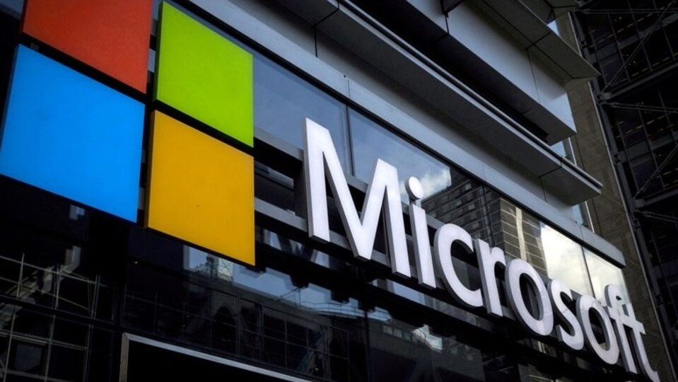 the resolution calls on Microsoft to disclose its tax and financial information on a country-by-country basis.