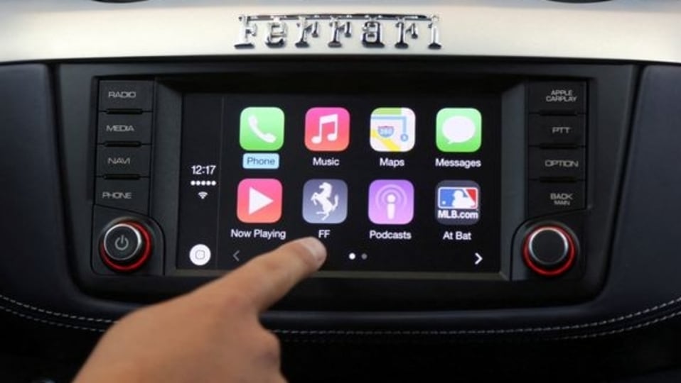 Apple CarPlay will soon allow users to pay for gas in the car with iOS 16 -  The Verge