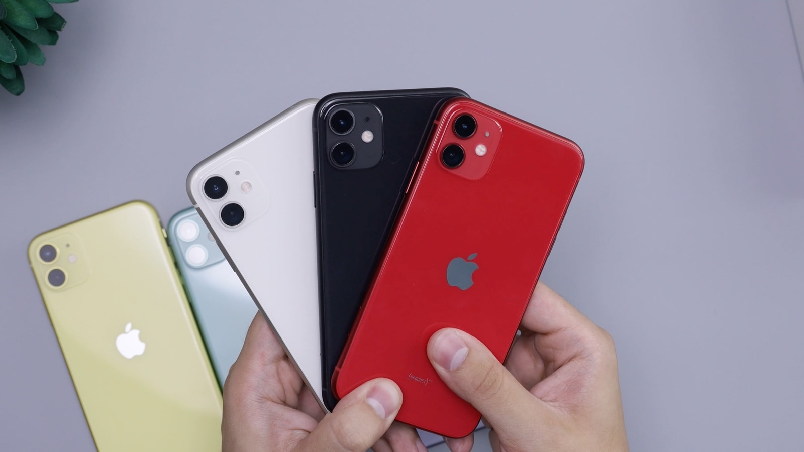 iPhone 11 price cut on Flipkart rings down the prices to Rs. 42,999 after the discount. You can get even under Rs. 30,000! Know how. iPhone 11