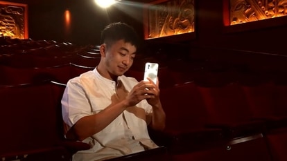Nothing Phone (1)'s FIRST Glymph Interface teased during the event. Carl Pei shared that Glymph lights are customisable based on different functions. From chargung status at the botton, LED light coil around the cameras, and sync interface based on ringtones, Glymph lights have a lot. Nothing Phone (1)