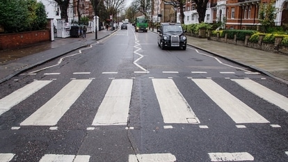 Google Maps leading Beatles fans to the wrong crosswalk, thanks to an error.