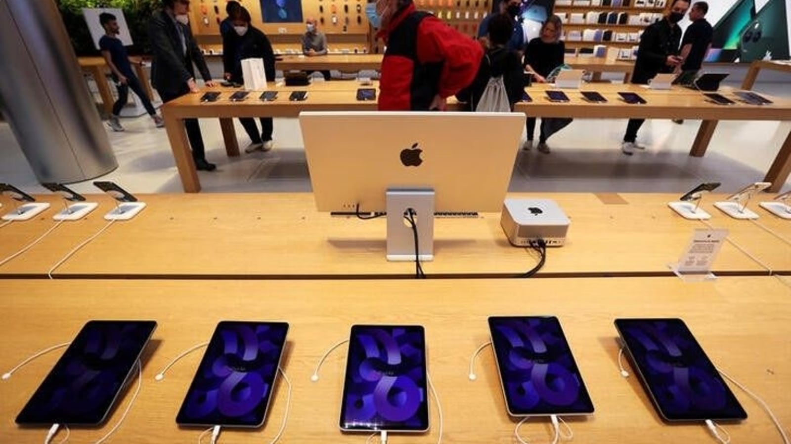 Taiwan accuses Chinese Apple supplier of stealing secrets, charges 14 Apple