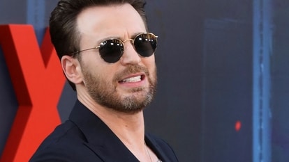 Chris Evans misses his iPhone 6S, finds newer iPhone 12 Pro too heavy!