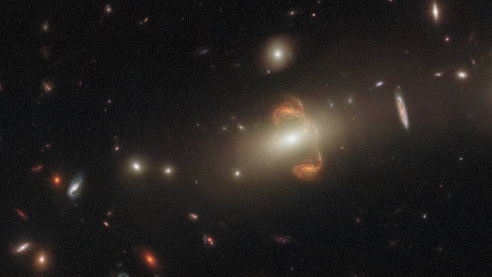 Hubble Telescope captures mirrored galaxy.
