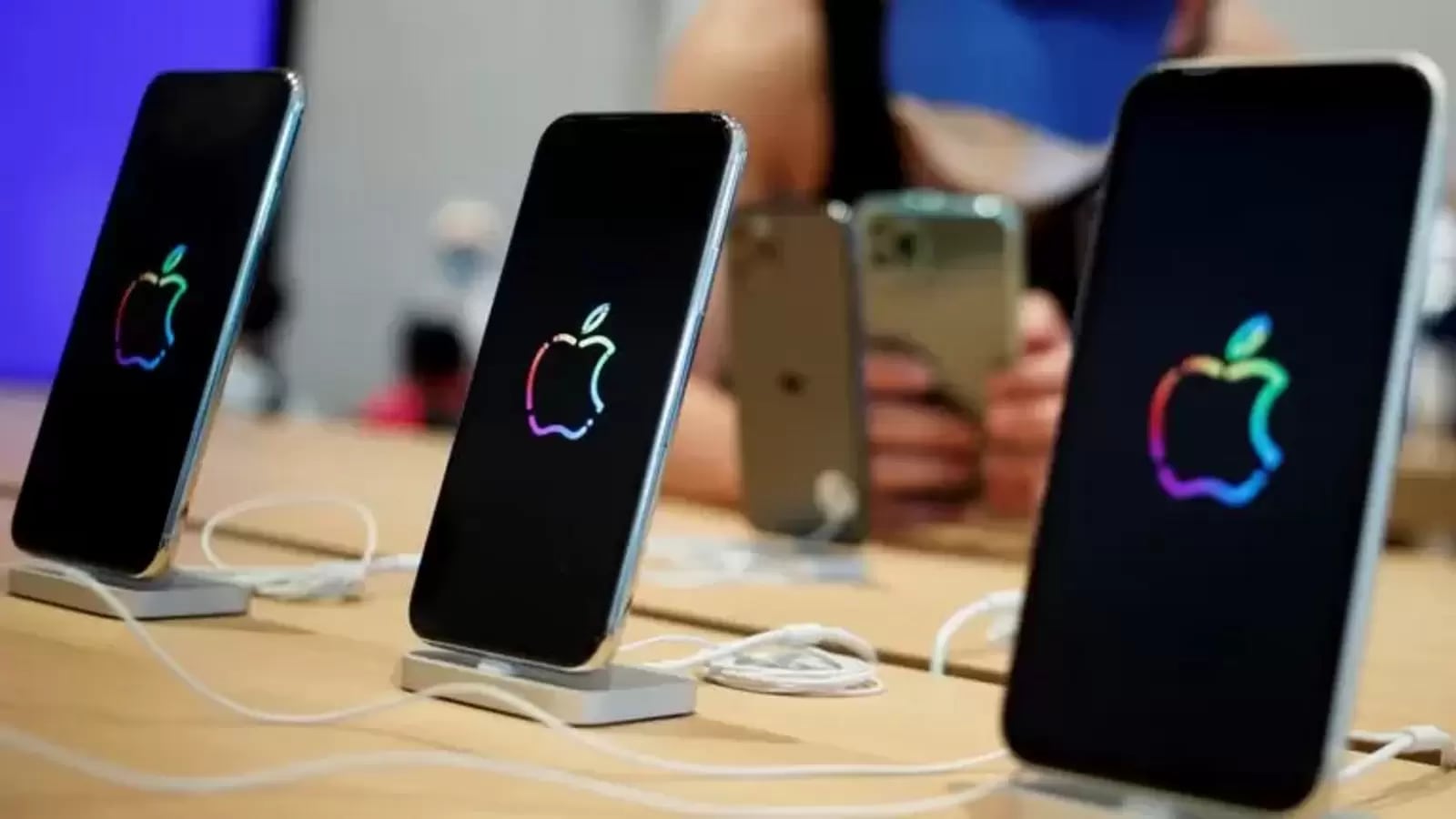 Apple iPhone 13, iPhone 12 price cut: Amazon vs Flipkart, know where to get the best deal | Mobile News