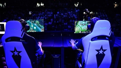 Players are moving in immersive worlds of e-sports