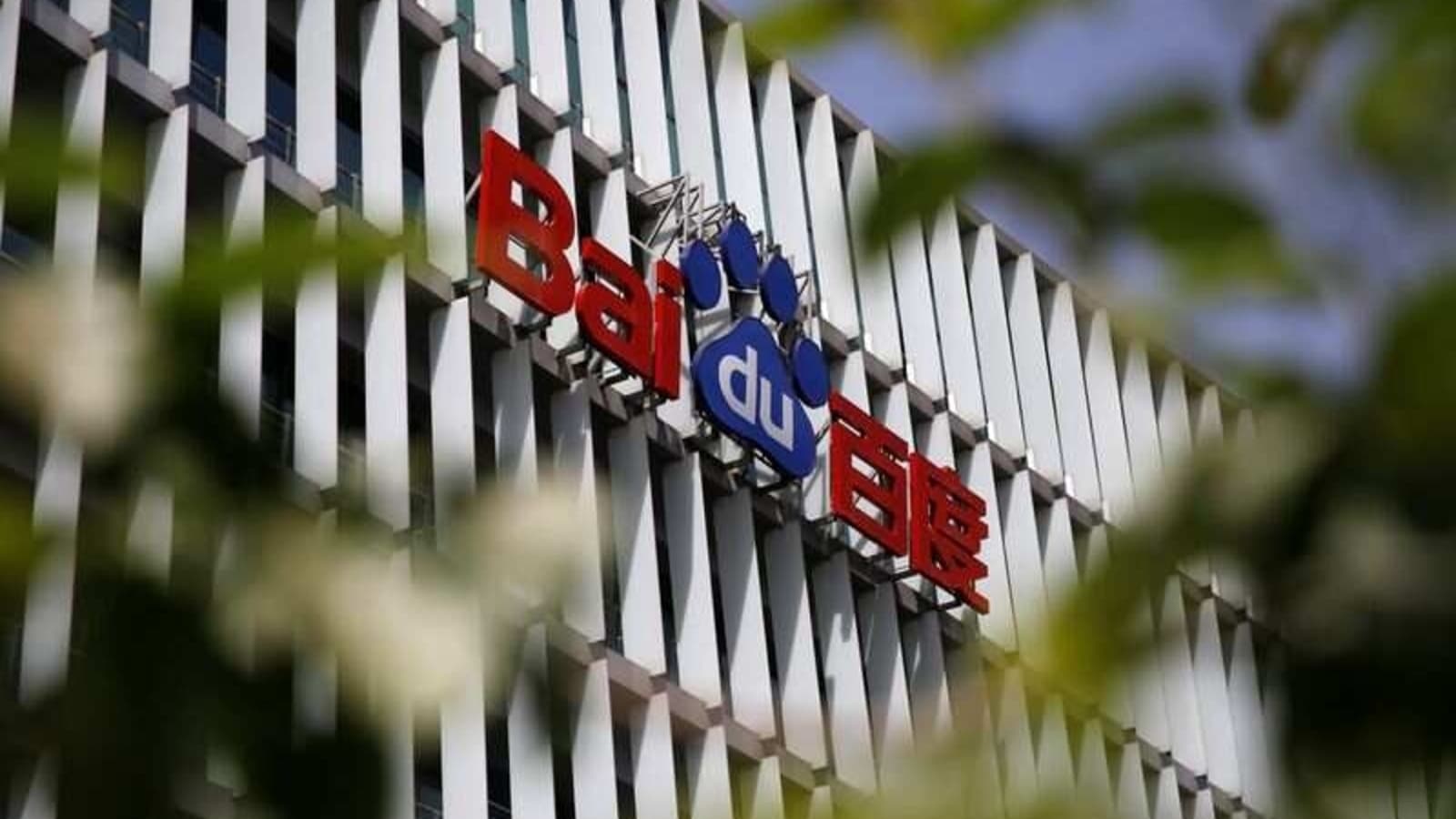Baidu Inc. has won approval to deploy the first fully autonomous self-driving taxis on China’s roads. 
