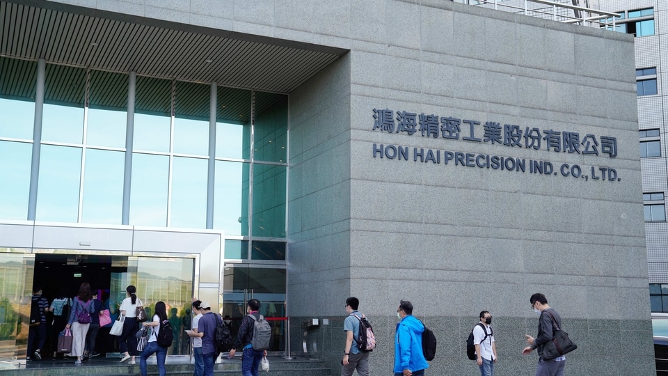 Hon Hai Precision Industry Co. reported net income of NT$33.3 billion ($1.1 billion) for the quarter through June.