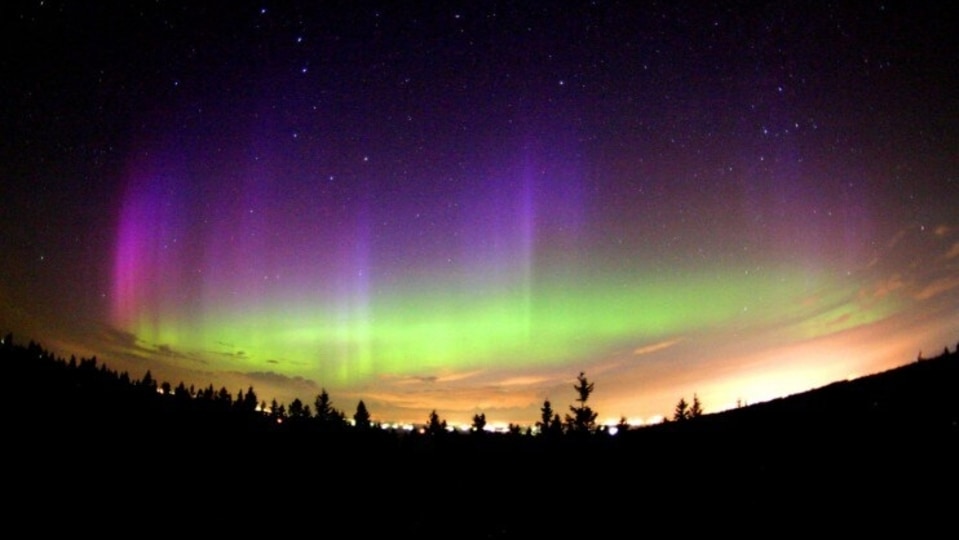 Dazzling aurora borealis seen over northern sky! Thanks to solar storm