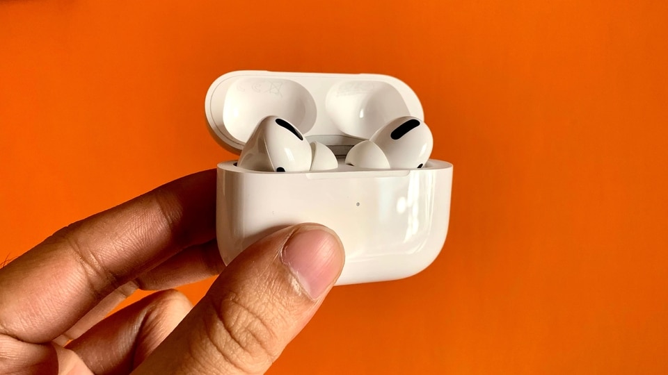argument Mindre end Styring Sweet deal! Apple AirPods Pro price cut on Amazon announced; Get £50  discount | Wearables News