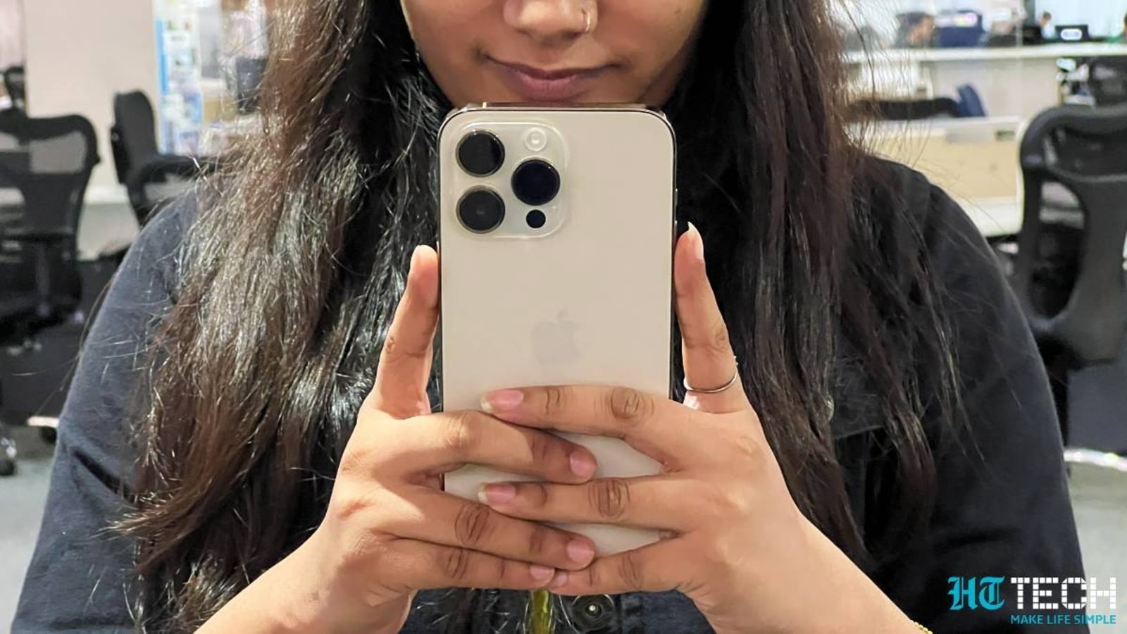 apple iphone 14 pro max mirror selfie girl