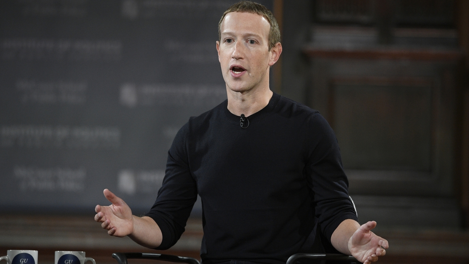 Facebook, Beware: The Metaverse Is Flat, and Zuckerberg Needs a Plan -  Bloomberg