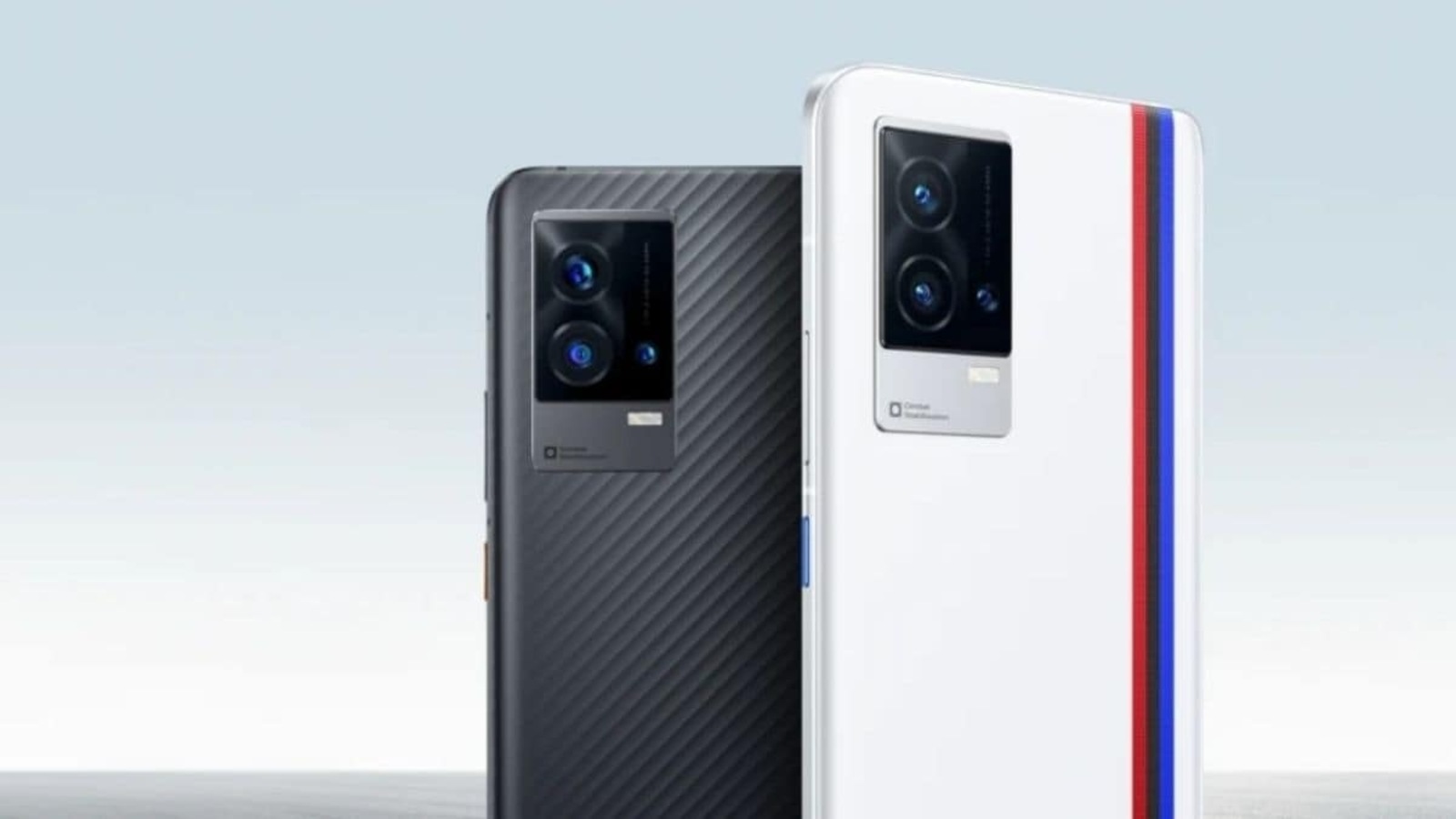 iQOO 9 gets a massive price drop during the Amazon sale. iQOO 9