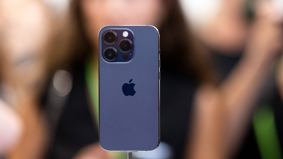 Bug in iPhone 14 Pro Max causes camera to physically fail, users say, Apple