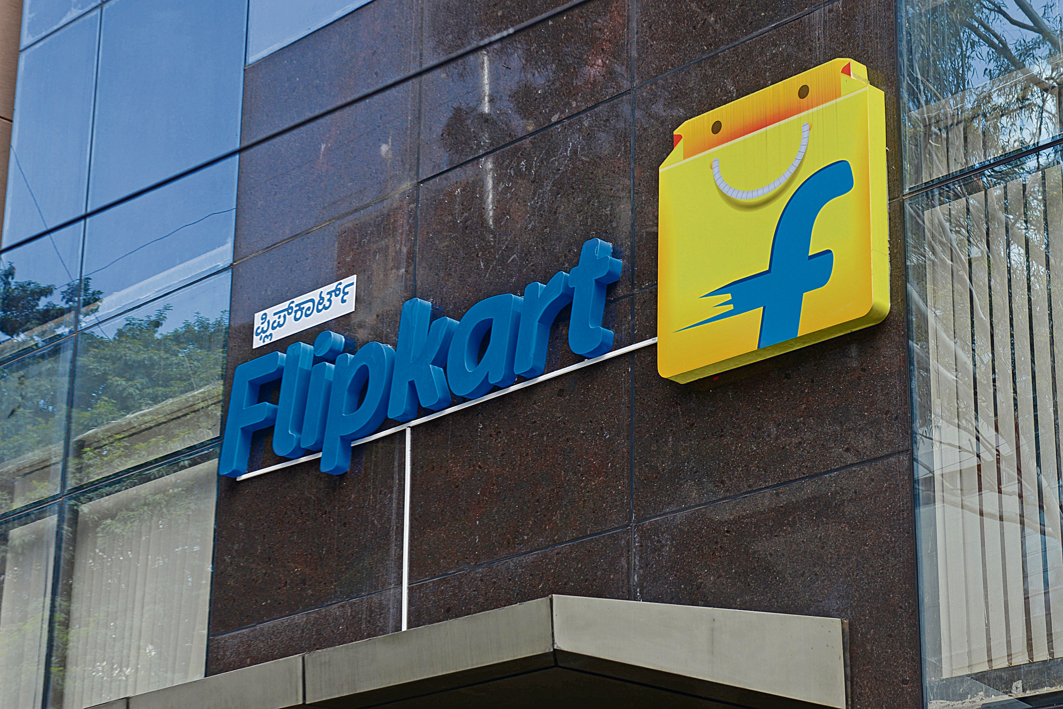 Whether you are planning to buy a phone for yourself, or want to gift it for your loved ones, this is the best chance to grab the best deals at the best price. However, it is the last day to get the deals at a discounted price on Flipkart. Know which one you should buy for yourself. Flipkart