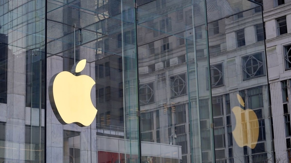 Apple senior exec leaves iPhone maker after remark in viral video. Apple