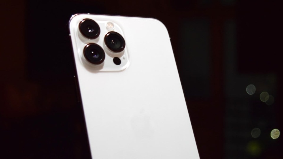 Buy Apple iPhone 12 (128GB, White) Online - Croma
