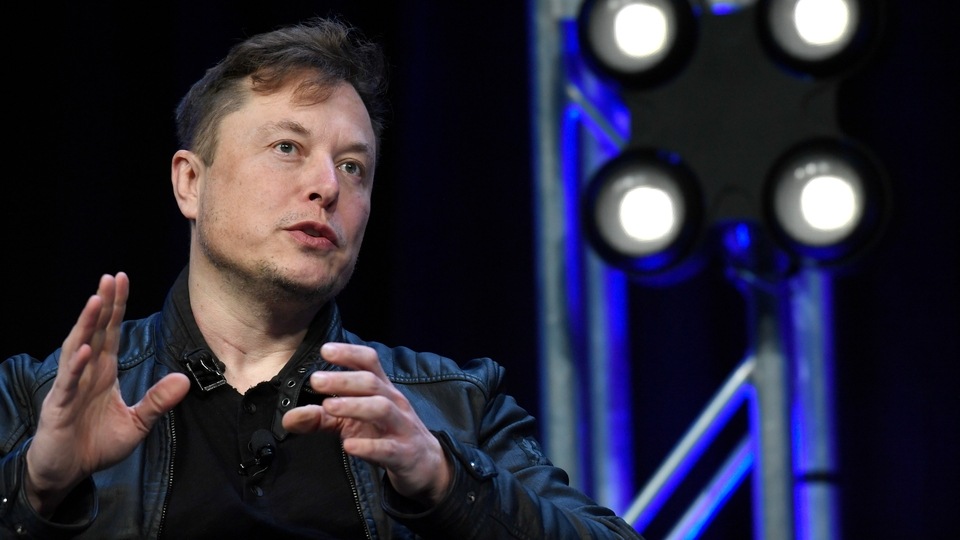 After his statements on Ukraine, Elon Musk is turning away existing and potential buyers from Tesla. elon musk