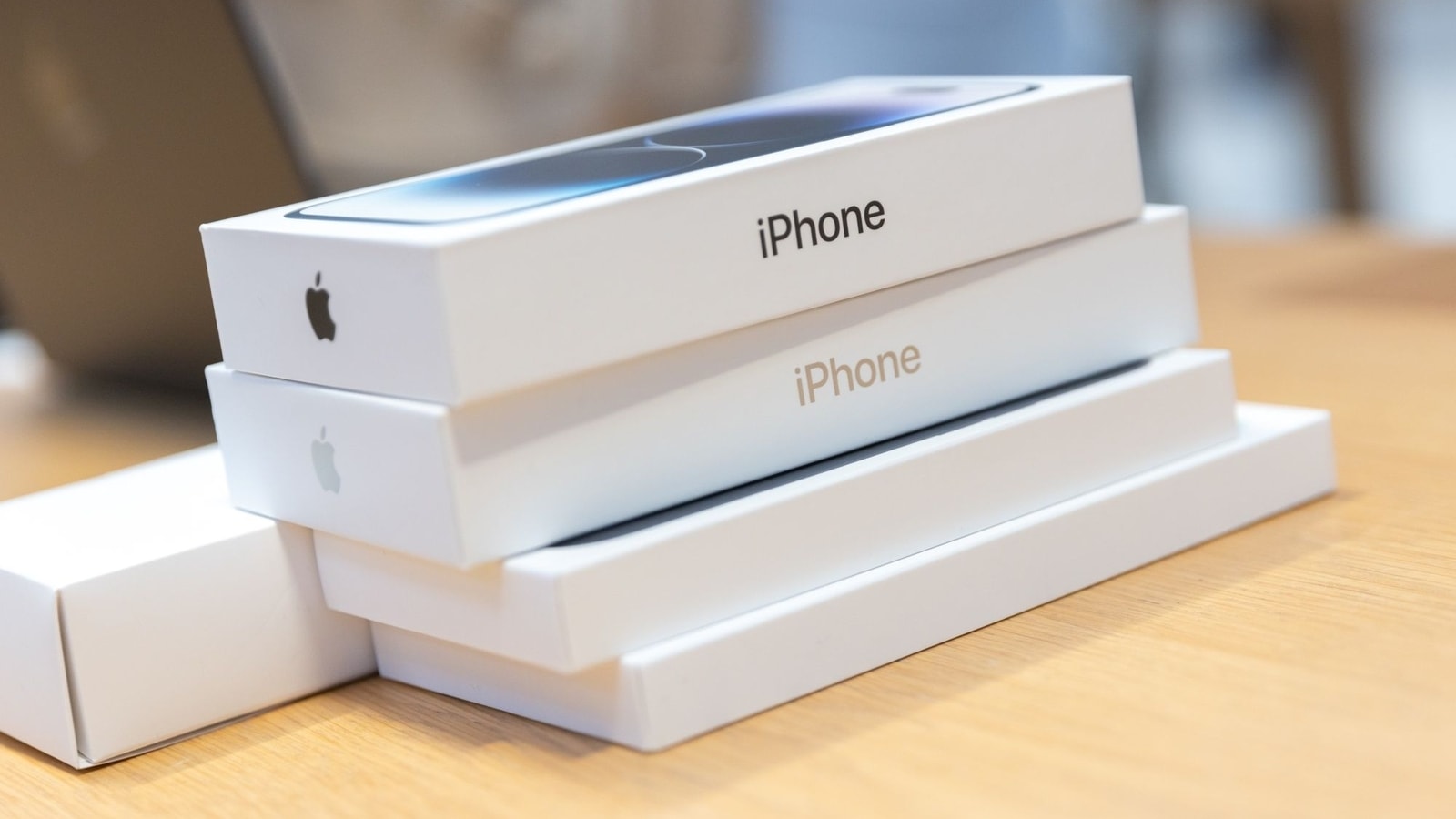 How much does the iPhone 14 cost Apple to make?