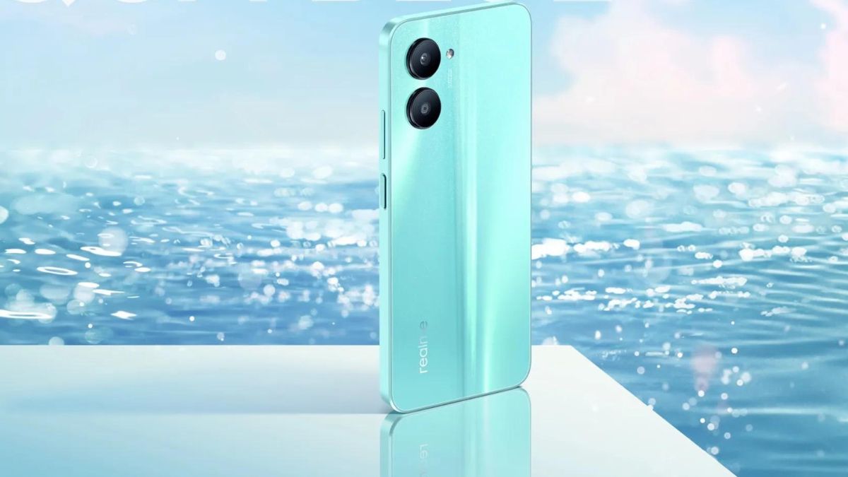 There are some card offers too to make the deal more tempting. You can avail Rs. 1250 discount via Kotak Bank credit card and SBI credit card. The combination of price cuts and bank offers will let you buy this budget smartphone at a more affordable price of just Rs. 6999. Realme C33
