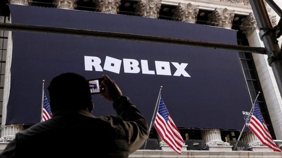 Roblox Sales Surge as Users Flock to Videogame Platform - WSJ