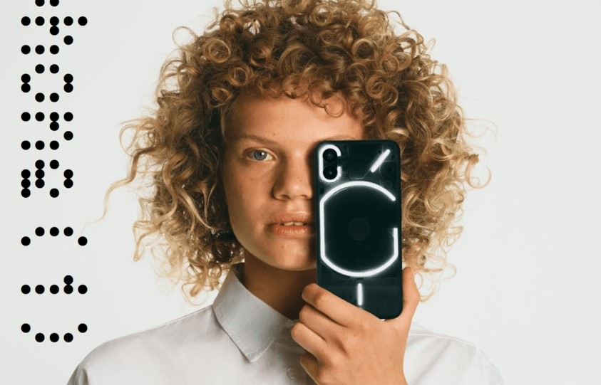 Flipkart is offering a massive exchange bonus on the Nothing Phone. You can get up to Rs. 17500 off if you trade-in your old smartphone. This pulls down the price of the Nothing Phone to just Rs. 15499! However, the discount depends upon the model and condition of your old smartphone as well as the exchange availability in your area. Nothing Phone 1