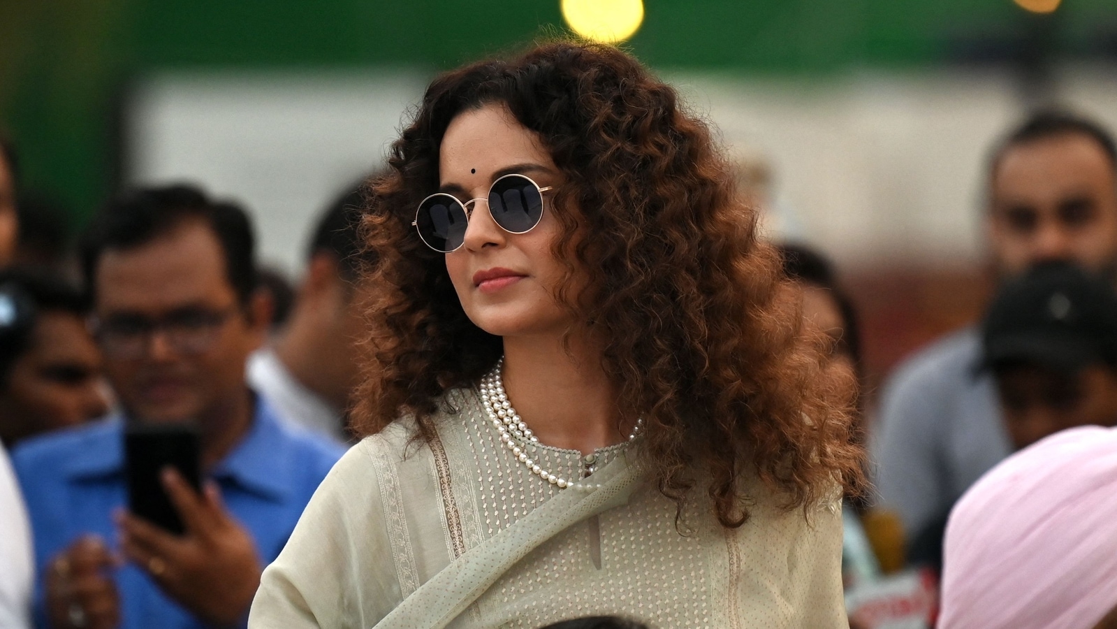 Kangana Ranaut sides with Elon Musk over Twitter, gives it Aadhaar card ...