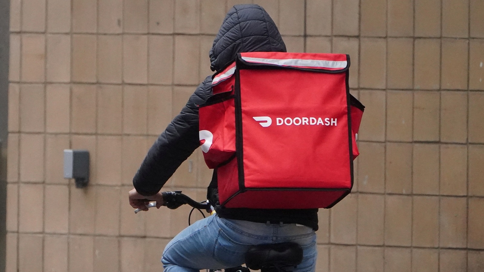 NYC Pitches Almost 24 Minimum Wage for UberEats, DoorDash Workers by