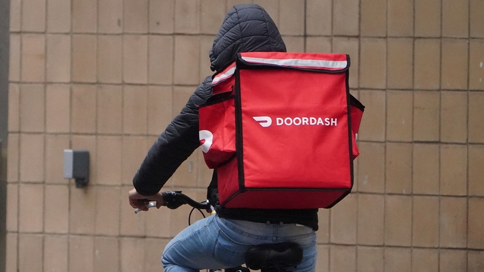 NYC Pitches Almost 24 Minimum Wage for UberEats, DoorDash Workers by