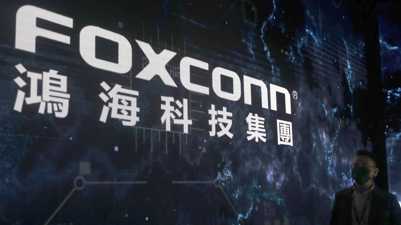Foxconn offers staff $1,400 to leave after iPhone city violence. Foxconn