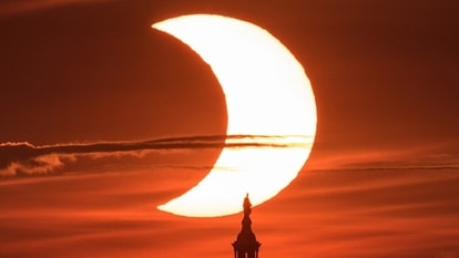 Partial_Solar_Eclipse-800x600