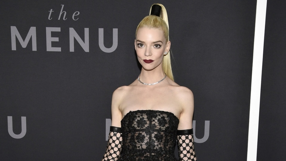 Anya Taylor-Joy dresses up as Princess Peach at 'Super Mario Bros