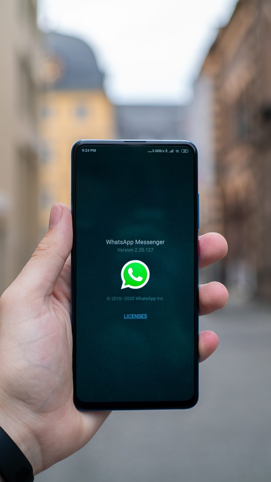 You Can Soon Use Avatars As Your WhatsApp Profile Picture - Gizbot News