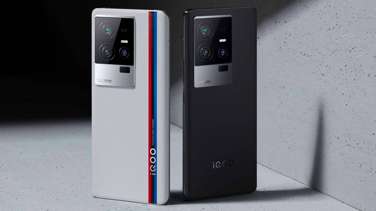 After the launch of iQOO 11 series in China, it is now confirmed to arrive in India next month. It comprises iQOO 11 and iQOO 11 Pro. Along with it, the company also unveiled the iQOO Neo 7 SE. iQOO 11