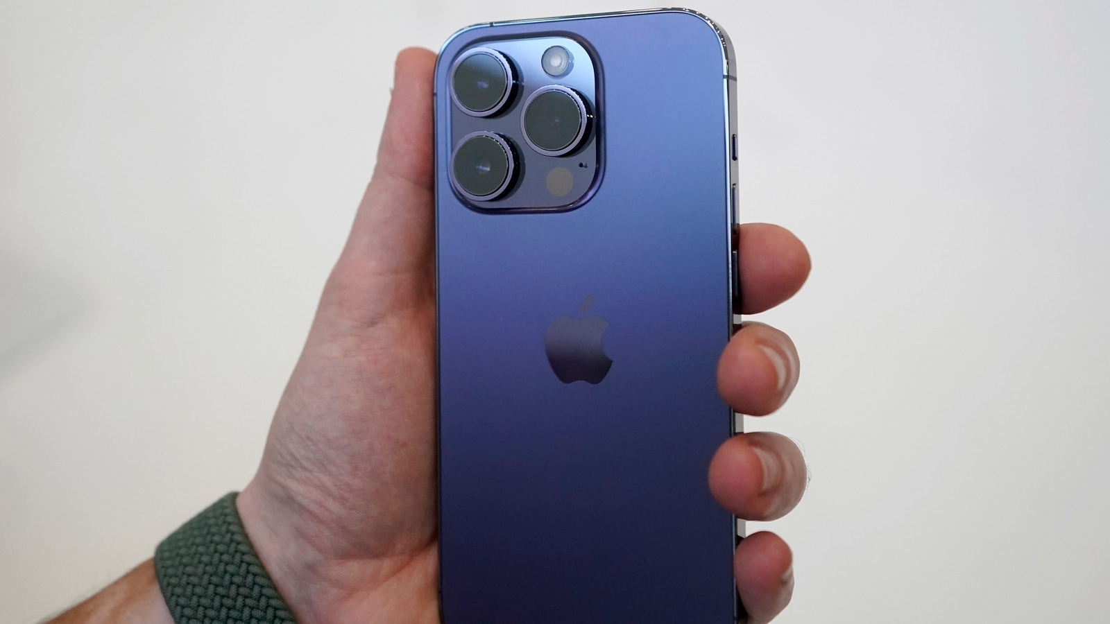 Apple iPhone 15 Pro (256 Go) - Titane Bleu : : High-Tech